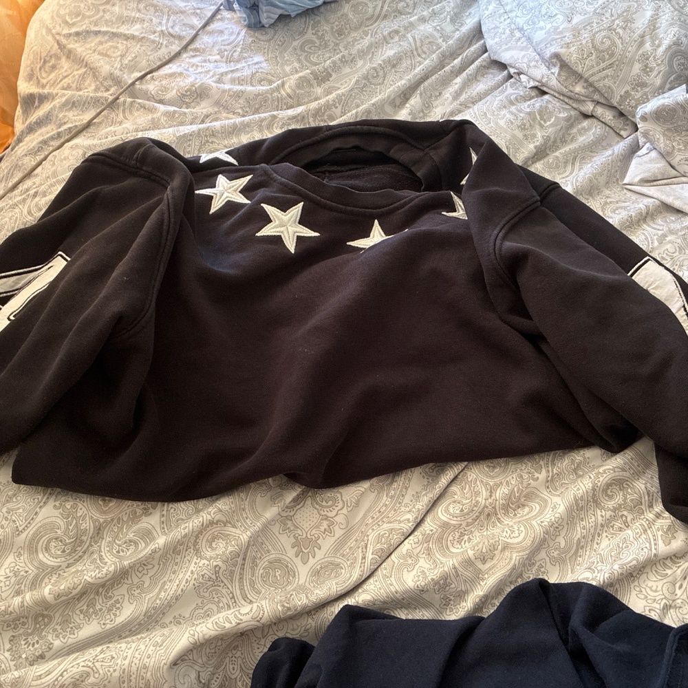 Sweatshirt - Picture 2 of 3